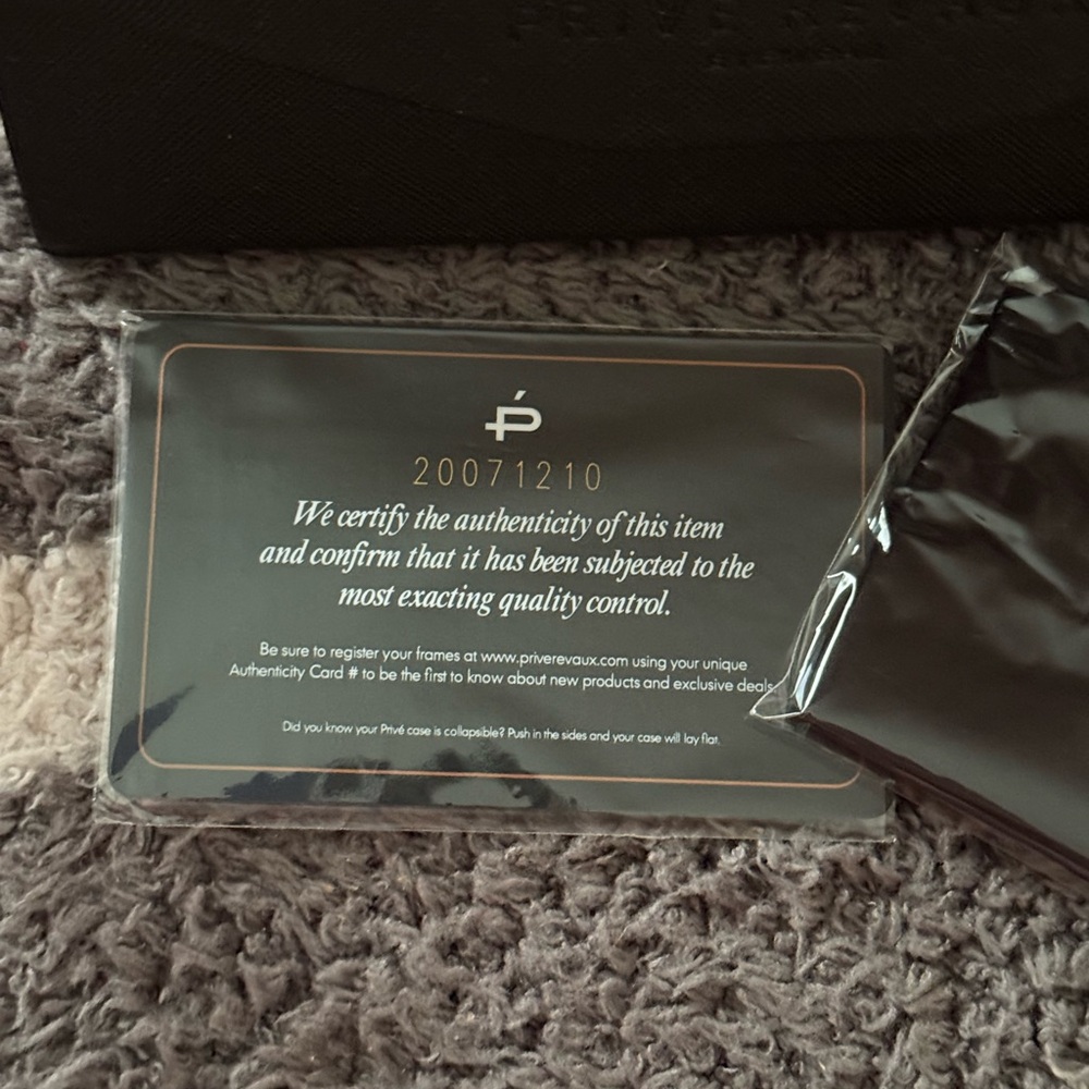 NEW IN BOX PRIVE REVAUX “THE CLASSIC “POLARIZED SUNGLASSES
52-22-150 - Picture 6 of 11